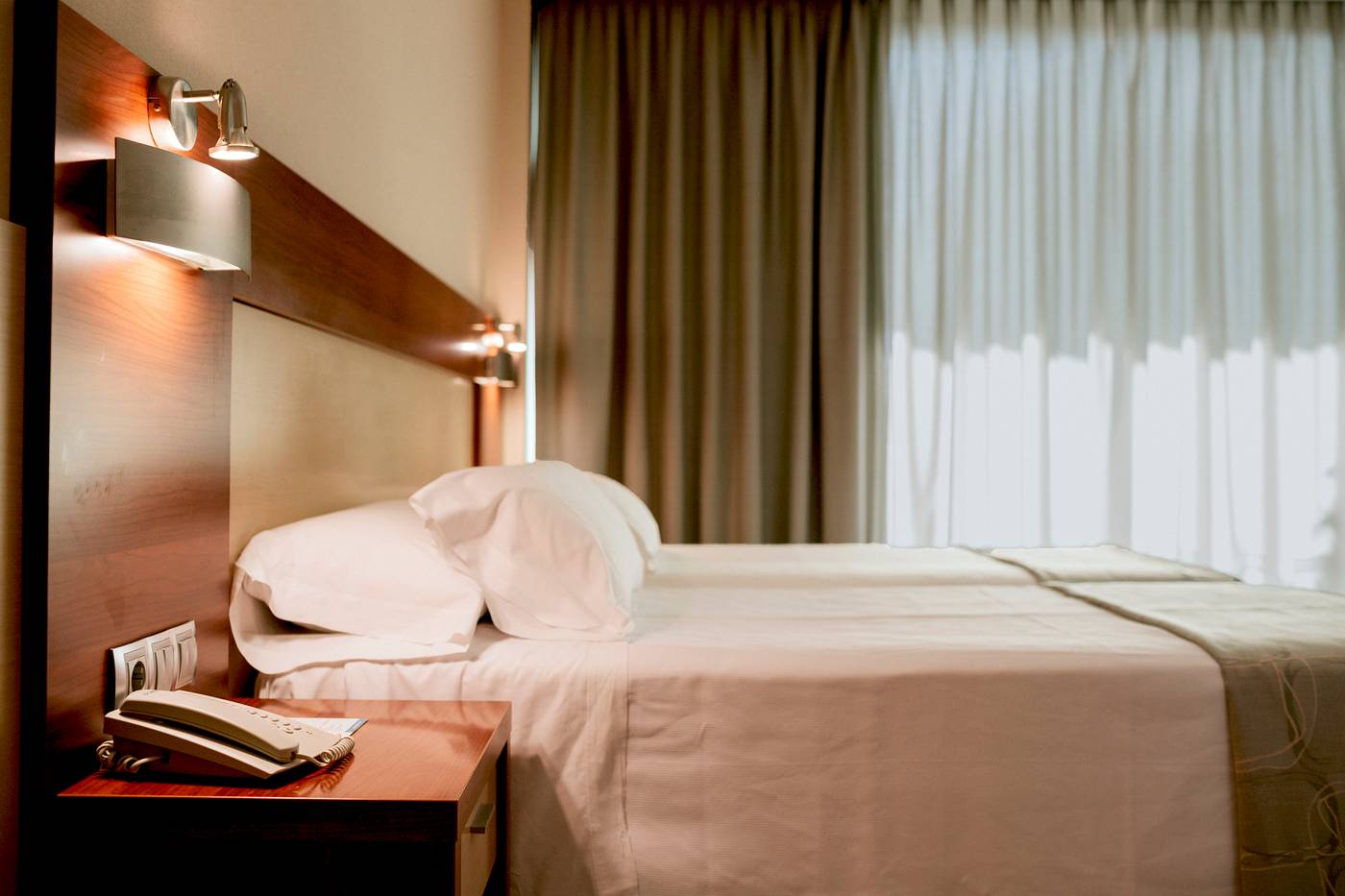 Deloix-Aqua-Center-Hotel-Room-45