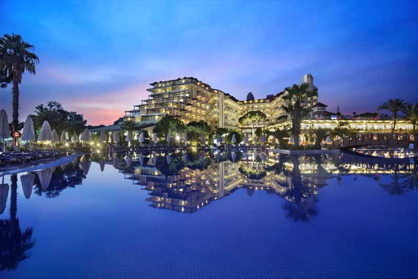 Bellis-Deluxe-Hotel-Lobby-7