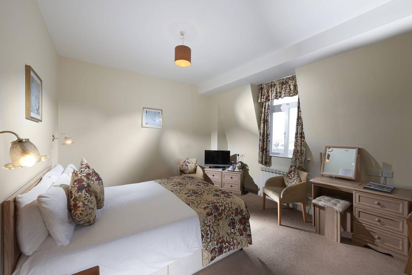 Les-Rocquettes-Hotel-Room-3