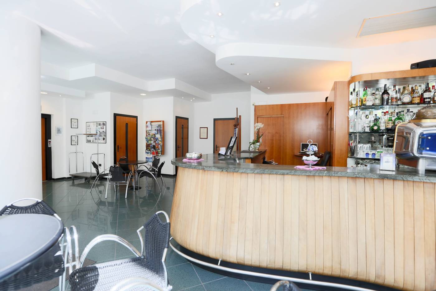 Hotel Ali D'oro-Italy-Rimini-Lobby-4