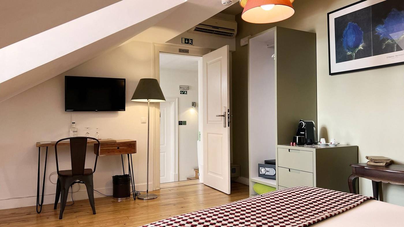 Casa-Do-Bairro-Bed---Breakfast-Room-8