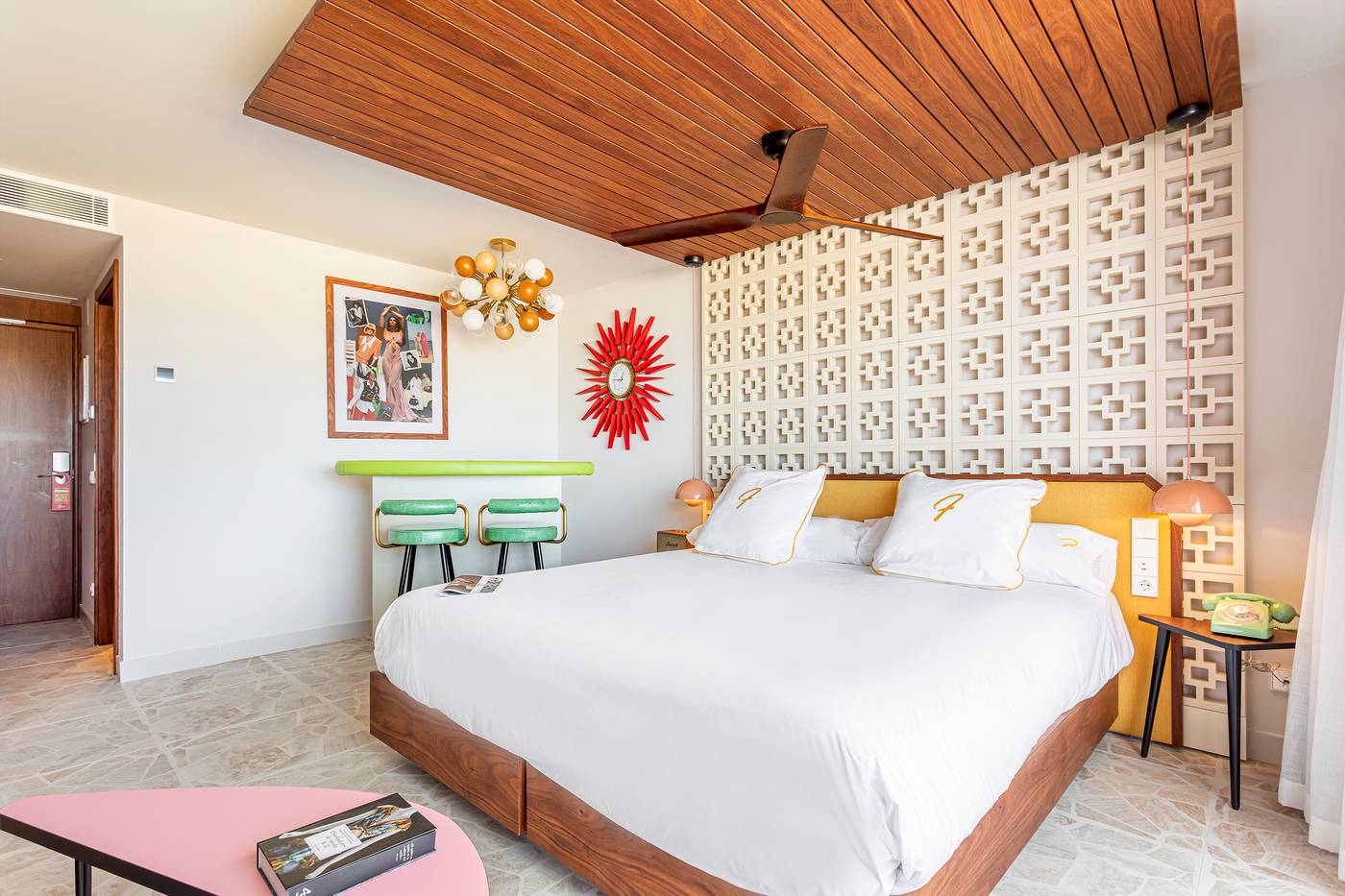 Estudios-Tropicana-Room-31