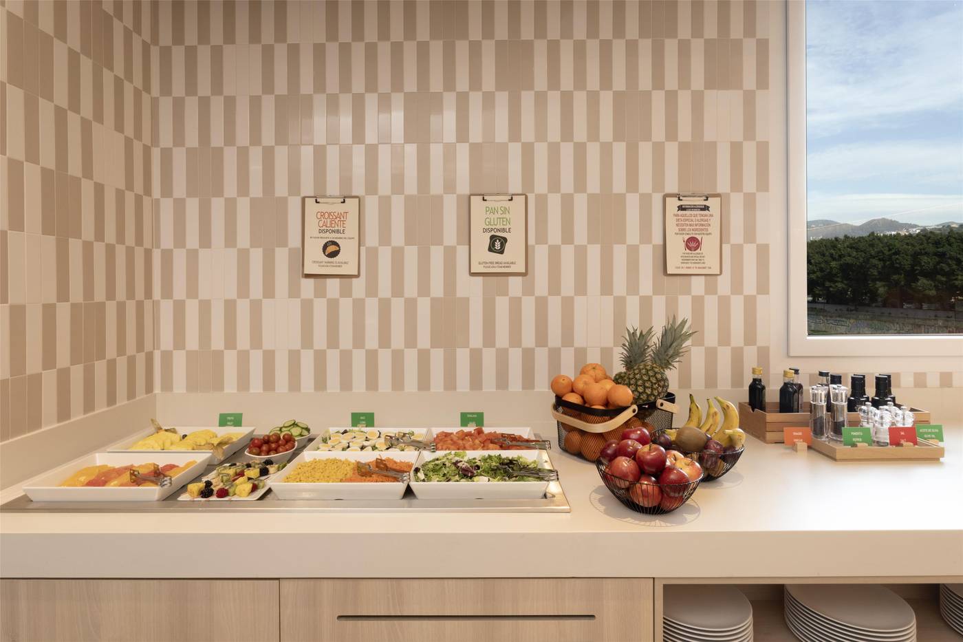 Hampton-By-Hilton-Malaga-Martiricos-Restaurant-24