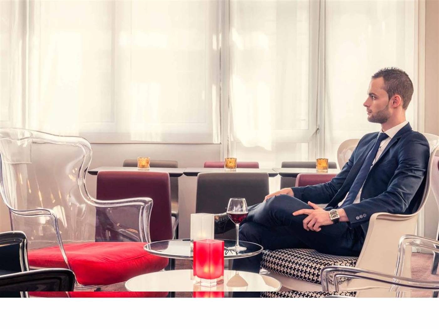 Hotel-Mercure-Paris-Bercy-Bibliotheque-Bar-27