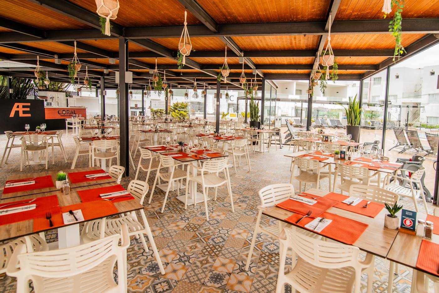 Aequora-Lazarote-Suites-Bar-51