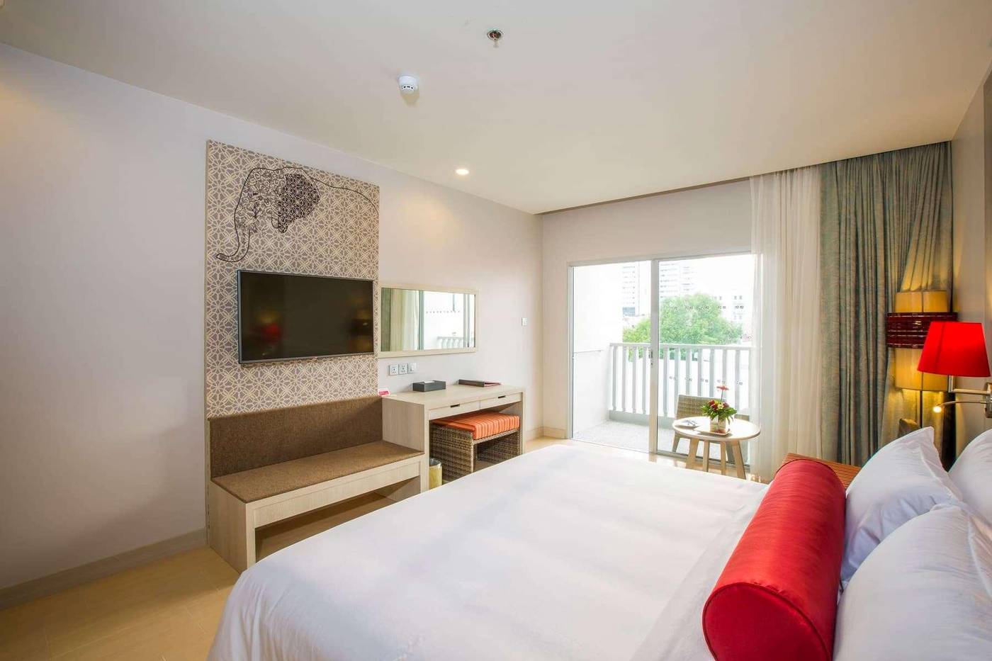 Ramada-By-Wyndham-Phuket-Deevana-Room-31