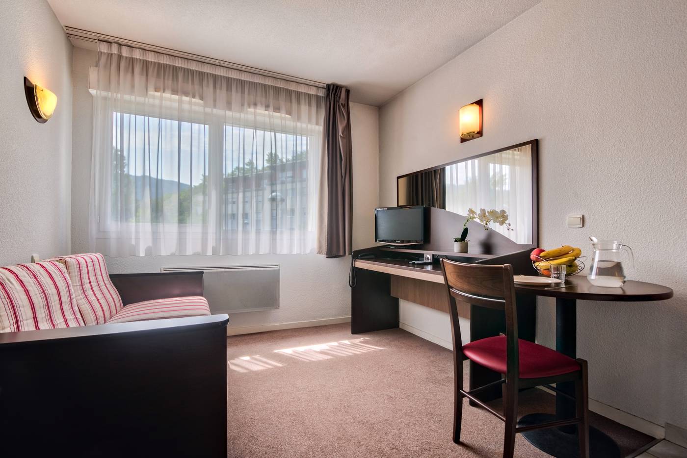 Comfort Aparthotel Les Hauts dAnnecy-France-Annecy (SEYNOD)-Room-10