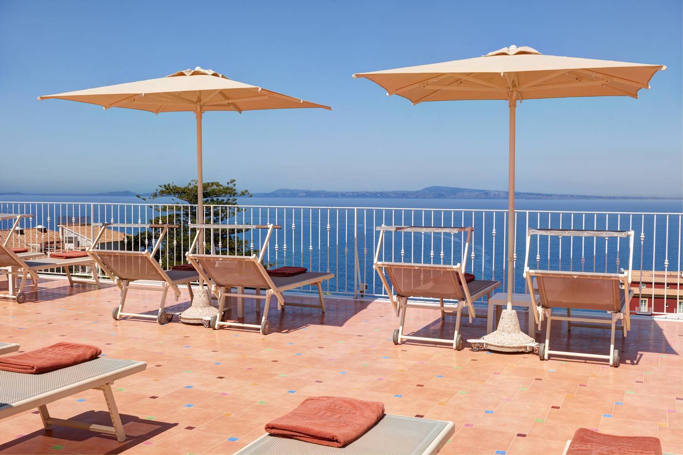 Grand-Hotel-de-la-Ville-Terrace-66