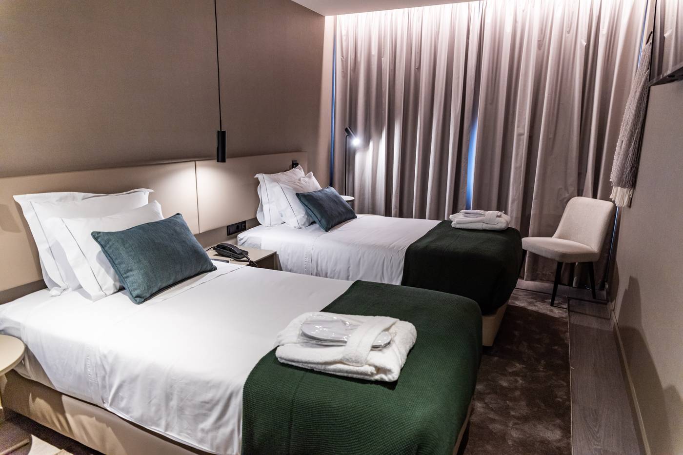 Omid-Saldanha-Hotel-Room-11