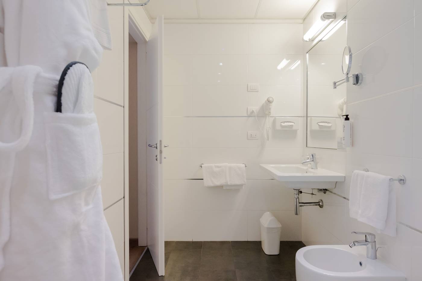 Grand-hotel-Mediterraneo-Room-54