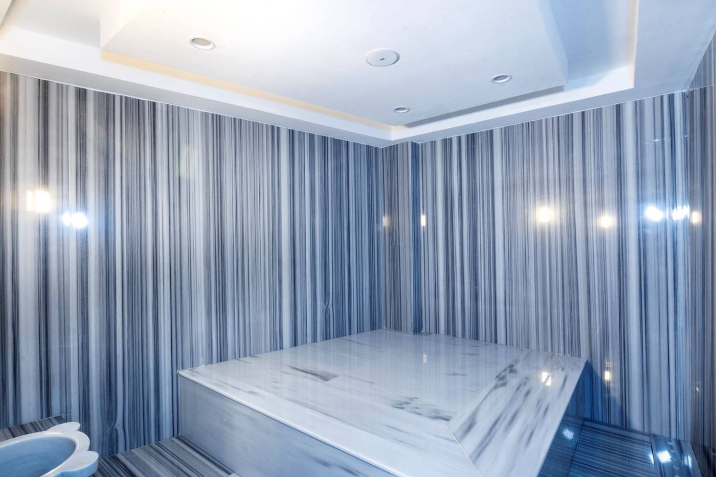 Elysee-Hotel-Sports-and-Entertainment-41