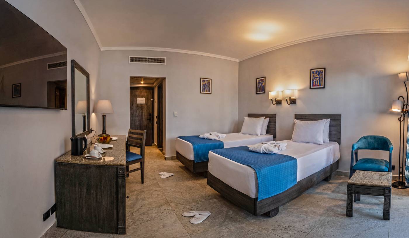 Invidia Coral Beach Tiran 03.09