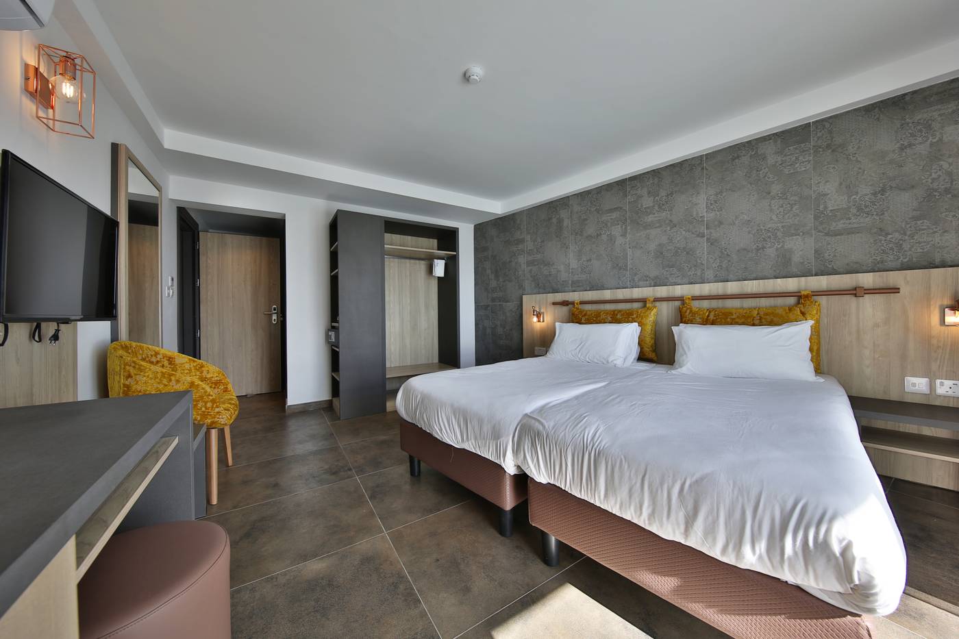 Ivy-Hotel-Room-4