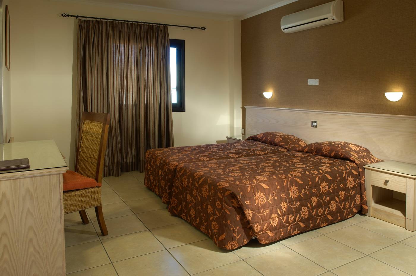 Senator-Hotel-Apartments-Room-27