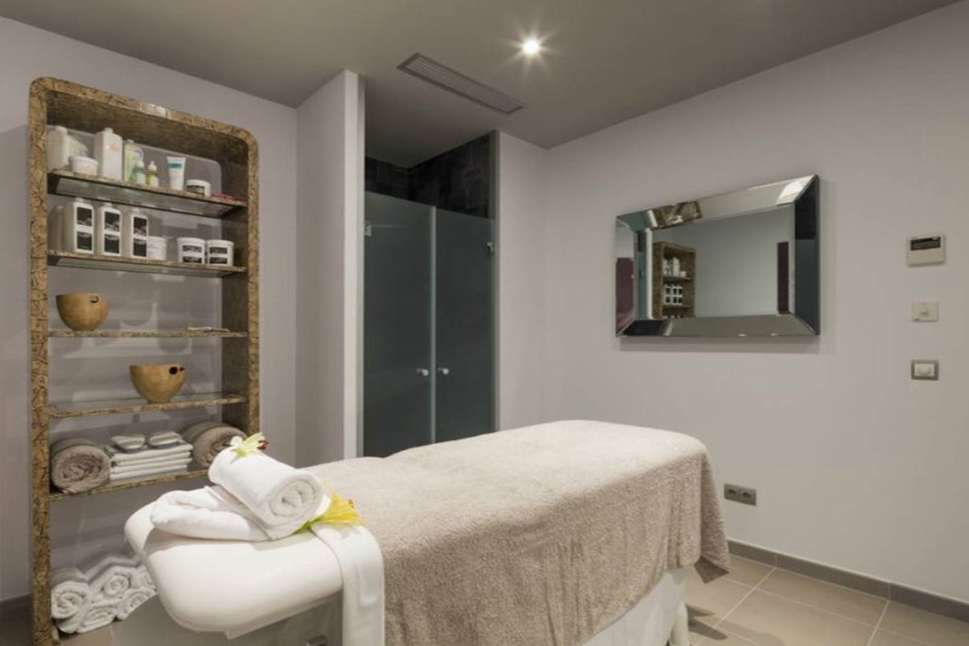 Axel-beach-Ibiza---Adults-Only-Sports-and-Entertainment-29