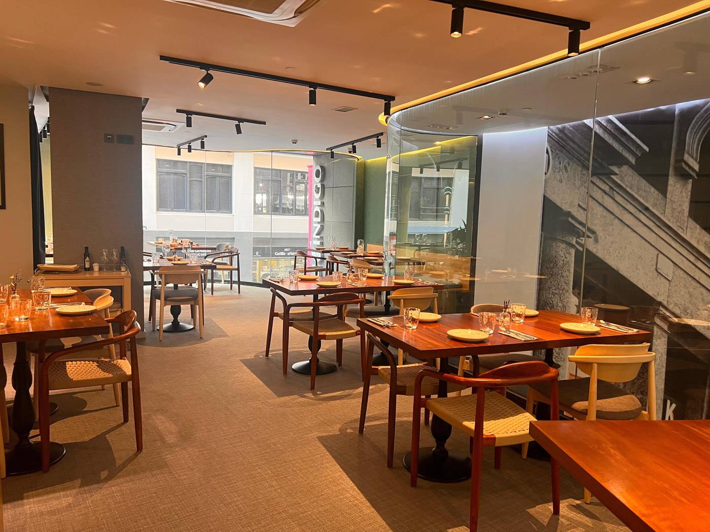 Hotel-Indigo-Madrid---Gran-Via-Restaurant-18