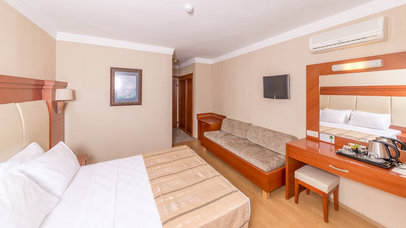 Julian-Club-Hotel-Room-14