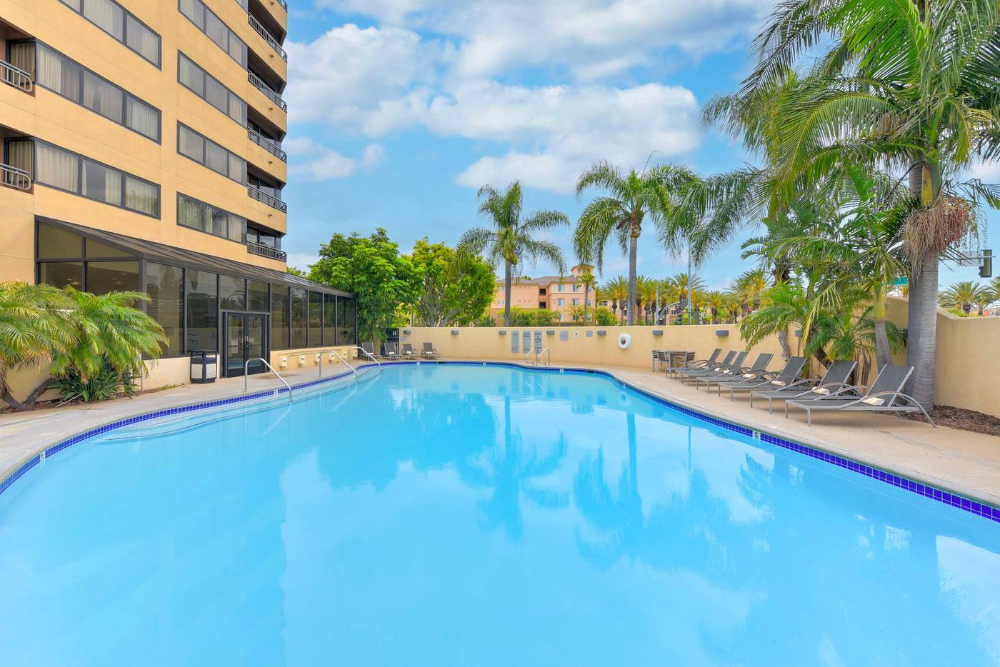 Embassy-Suites-by-Hilton-Anaheim-Orange-Pool-47