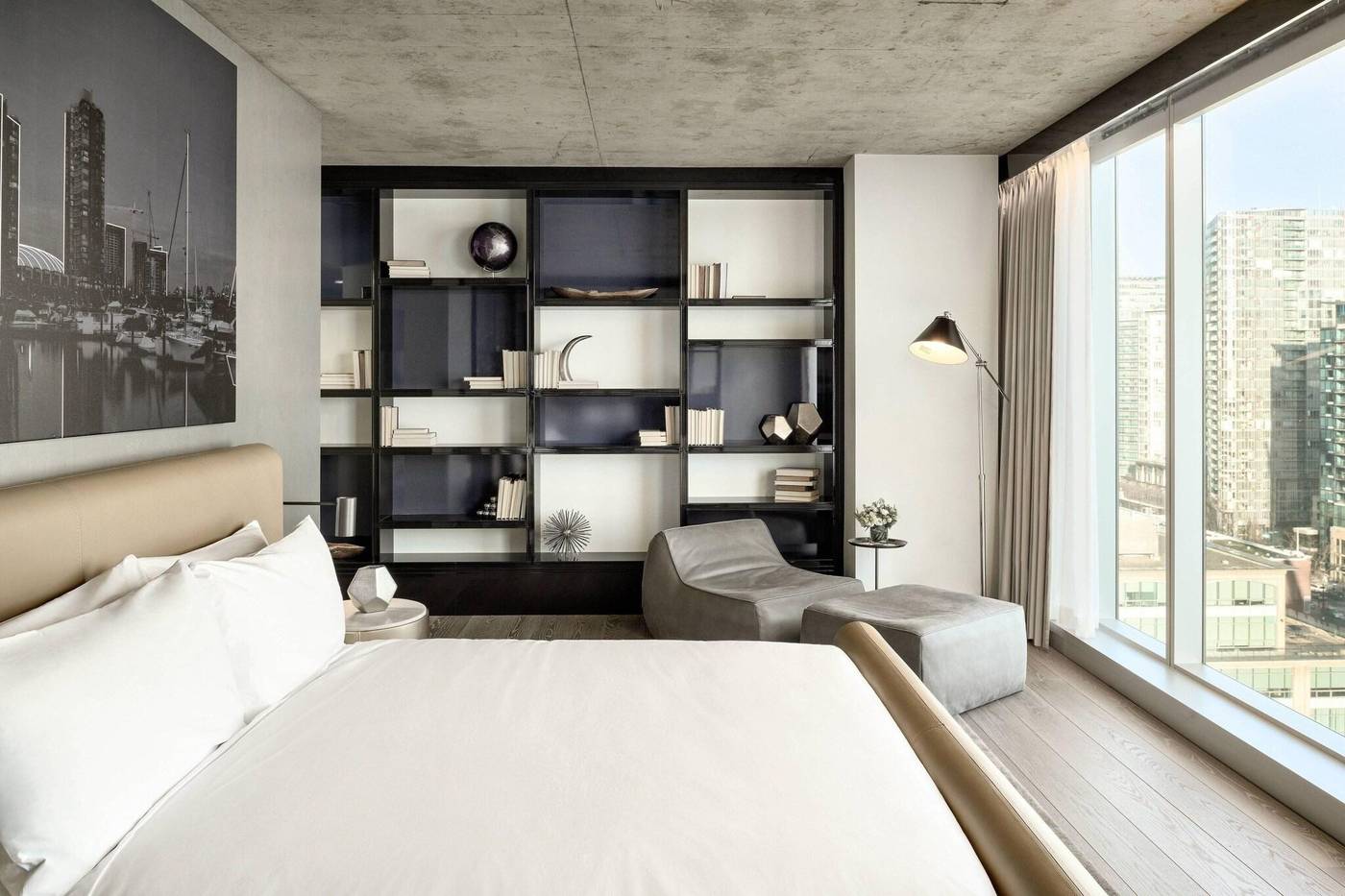 the-DOUGLAS--Autograph-Collection-Room-31