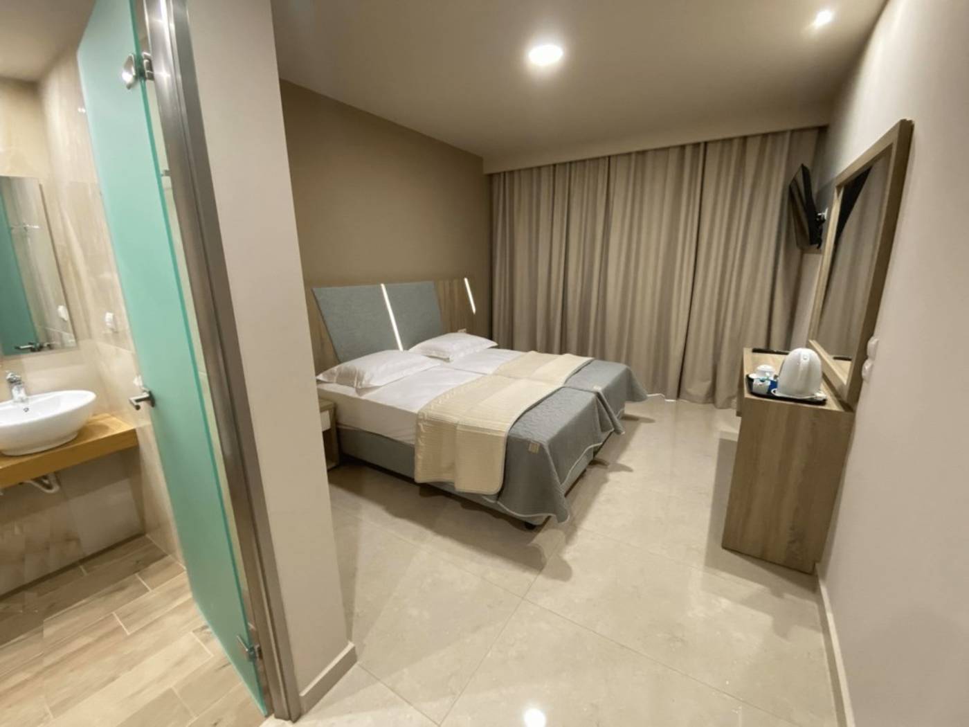 Eleni-s-Garden-Room-27