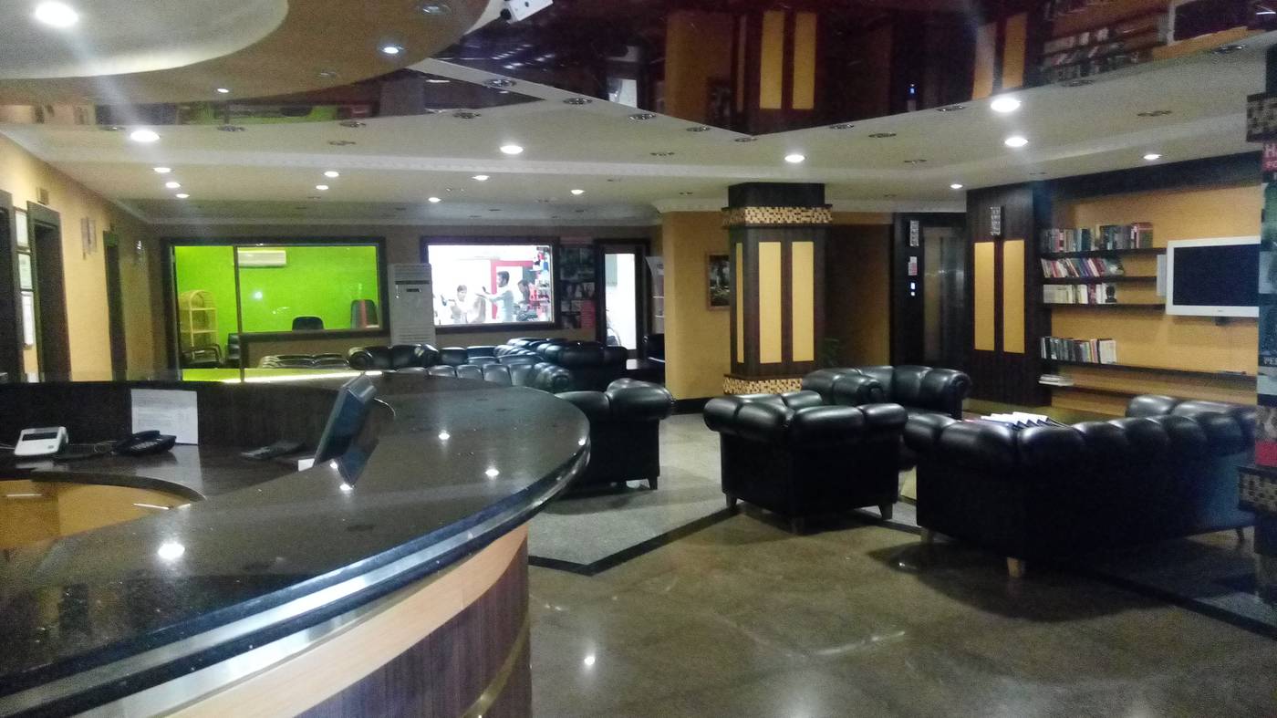 Sealine-Hotel-Lobby-47