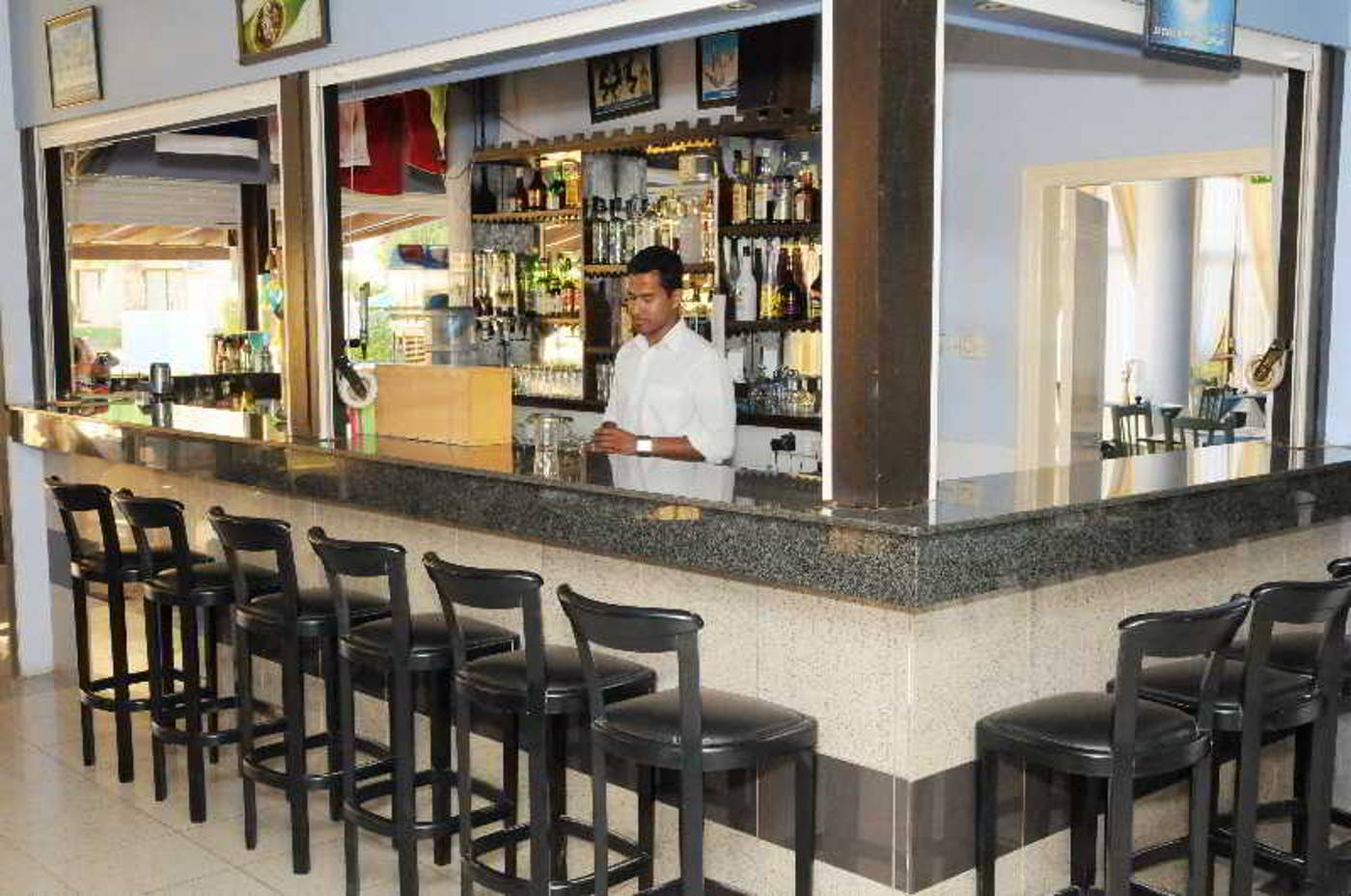 Amore-Hotel-Apartments-Bar-50