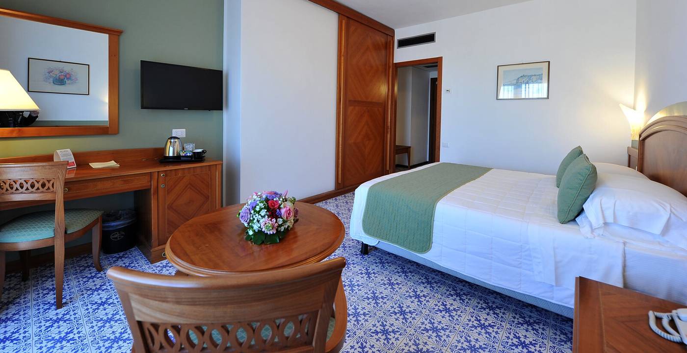 Grand-Hotel-Cesare-Augusto-Room-18