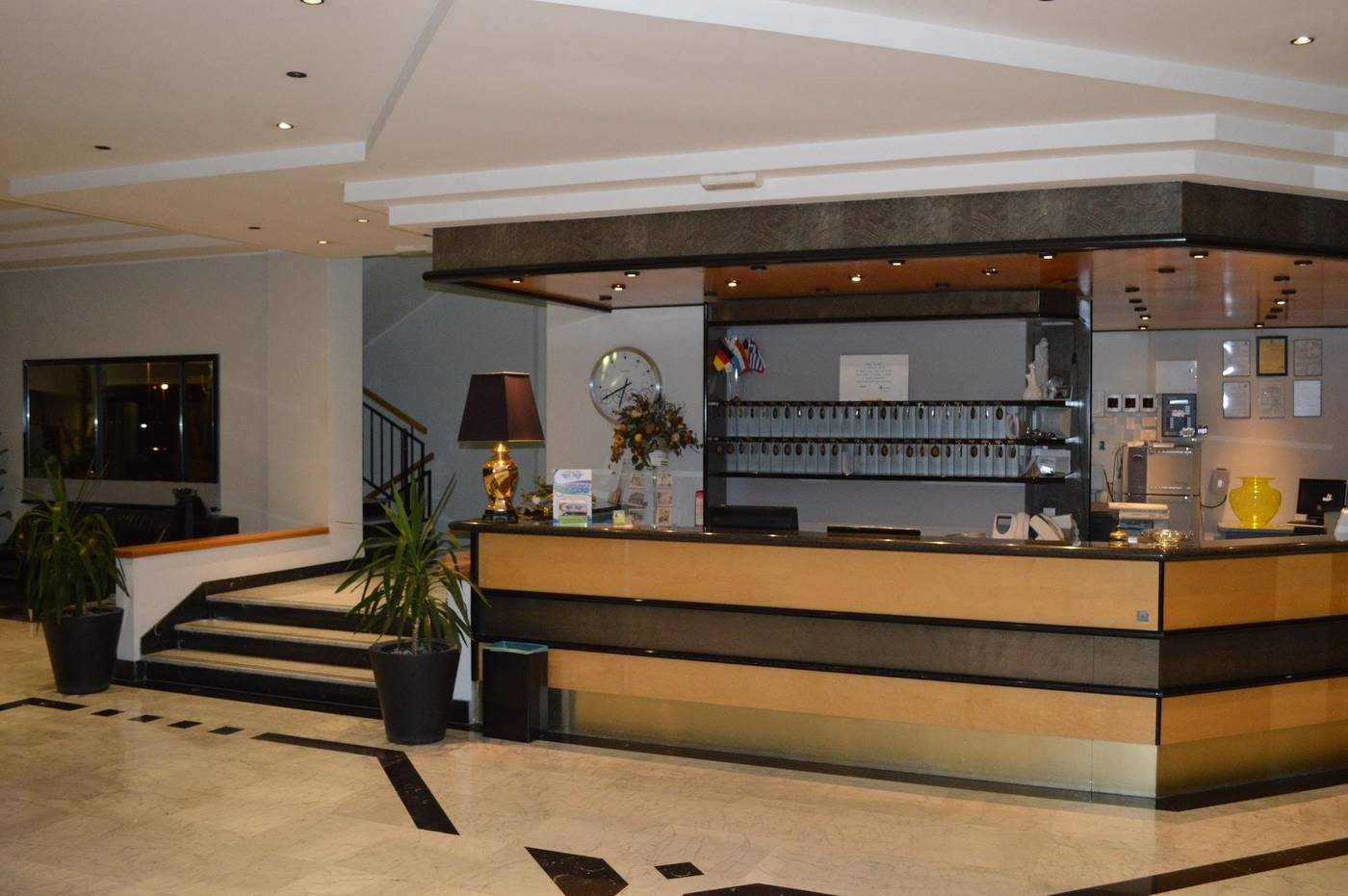 Canadian Hotel-Italy-L'AQUILA-Lobby-3