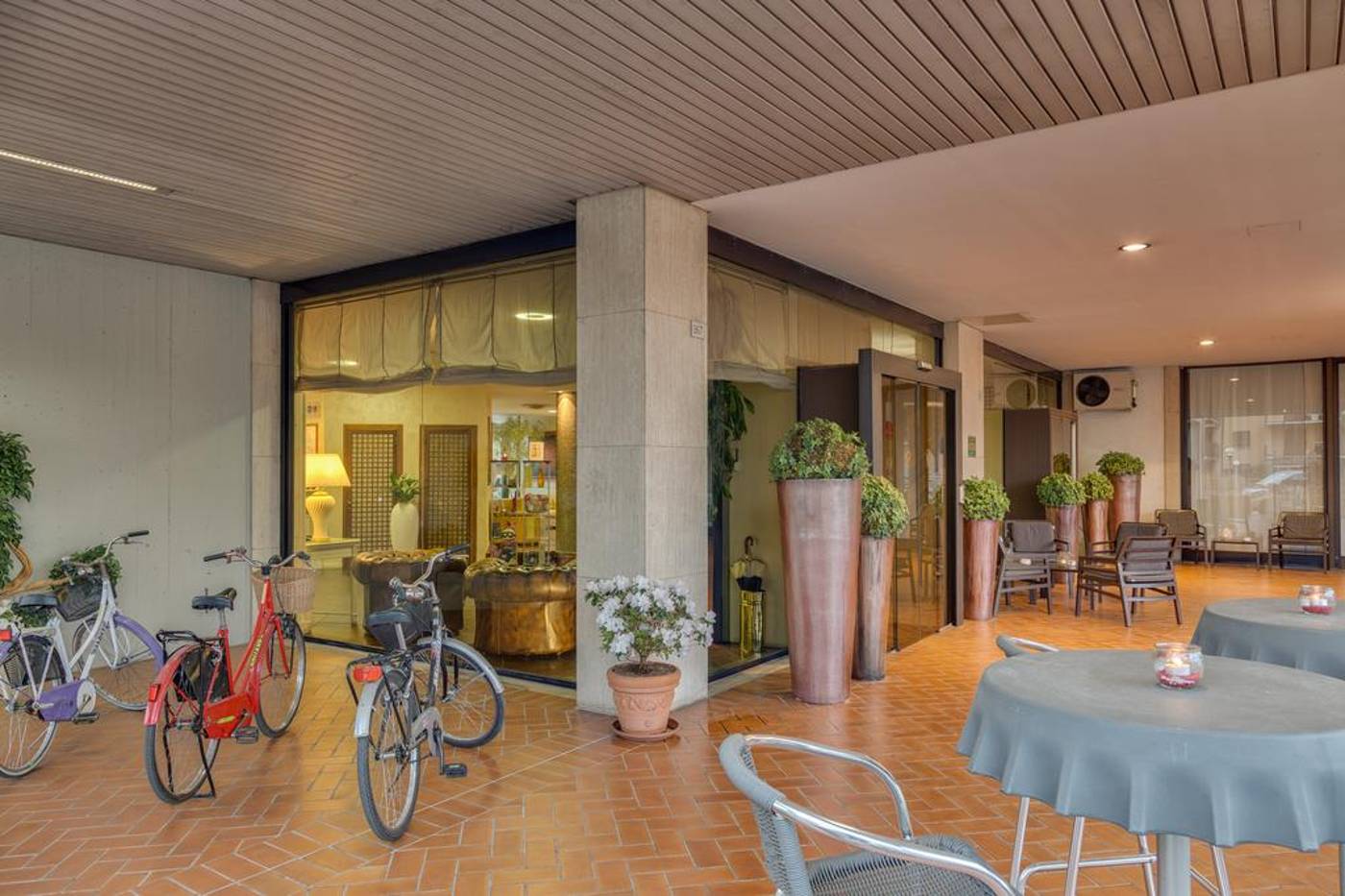 Quality Hotel Continental Brescia-Italy-Roncadelle-Lobby-7