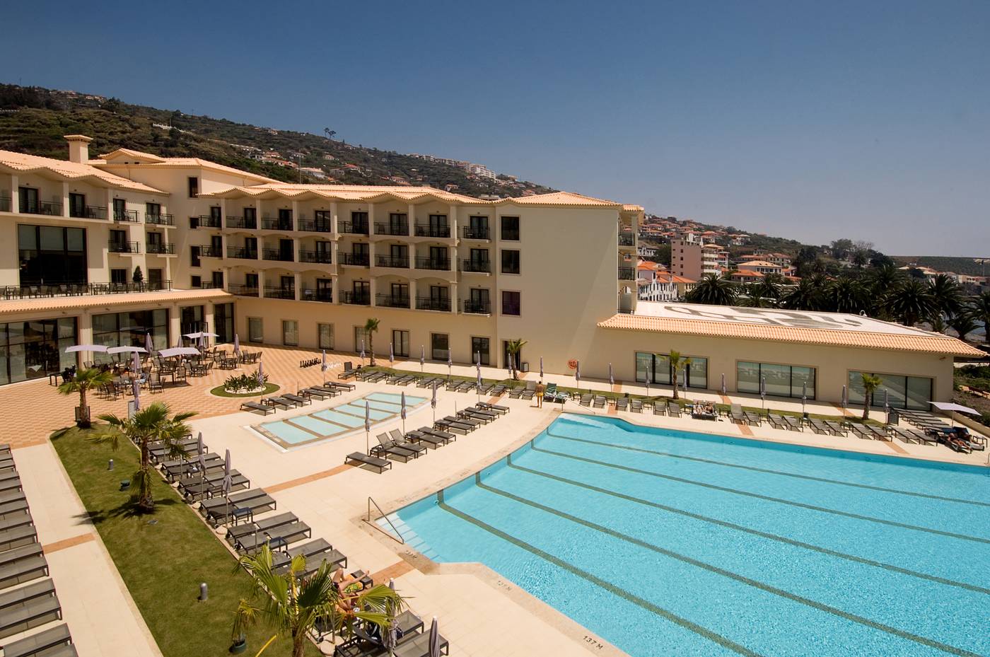 Hotel-Vila-Gale-Santa-Cruz-Pool-1