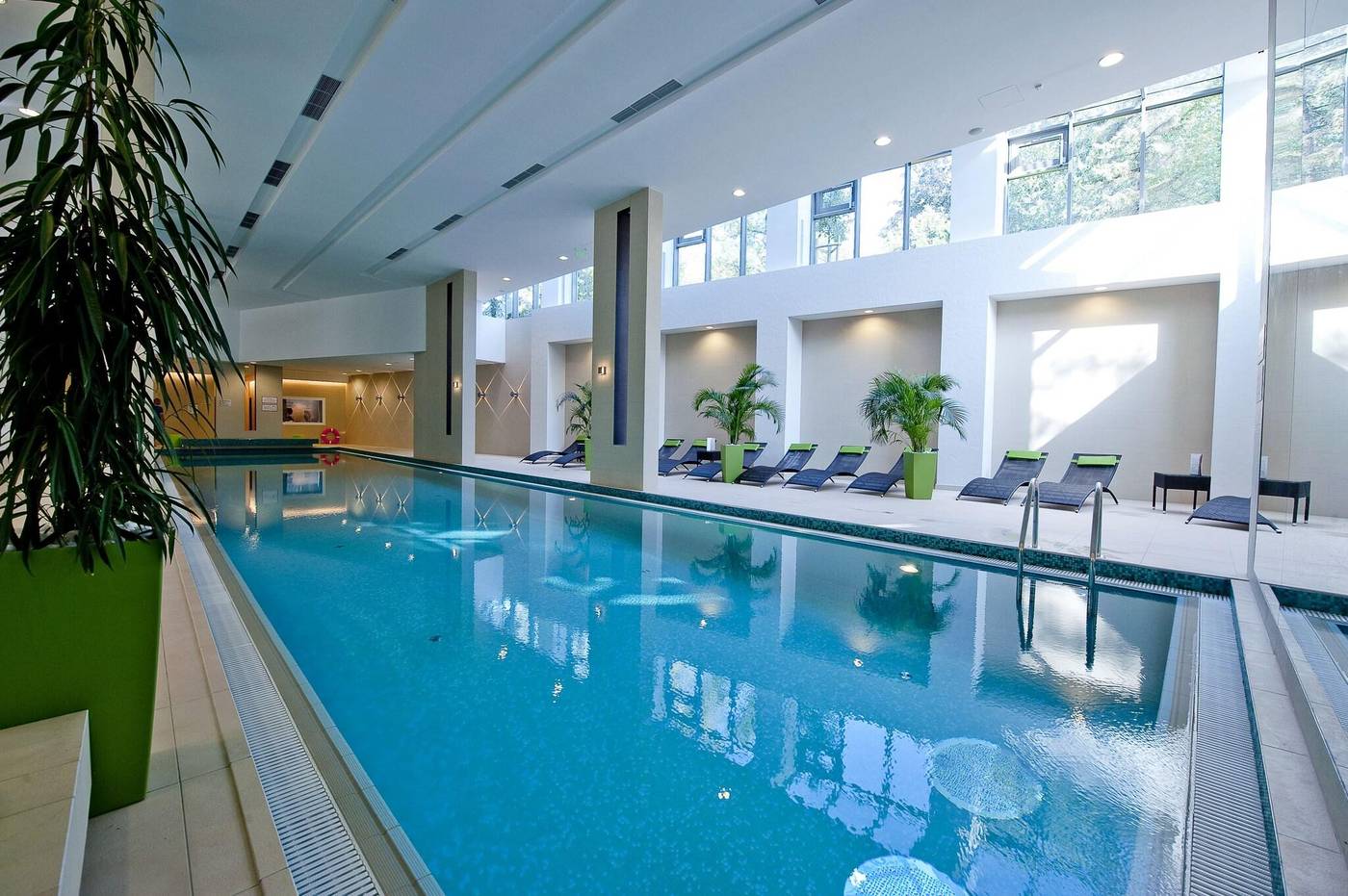 Abacus-Business---Wellness-Hotel-Pool-17