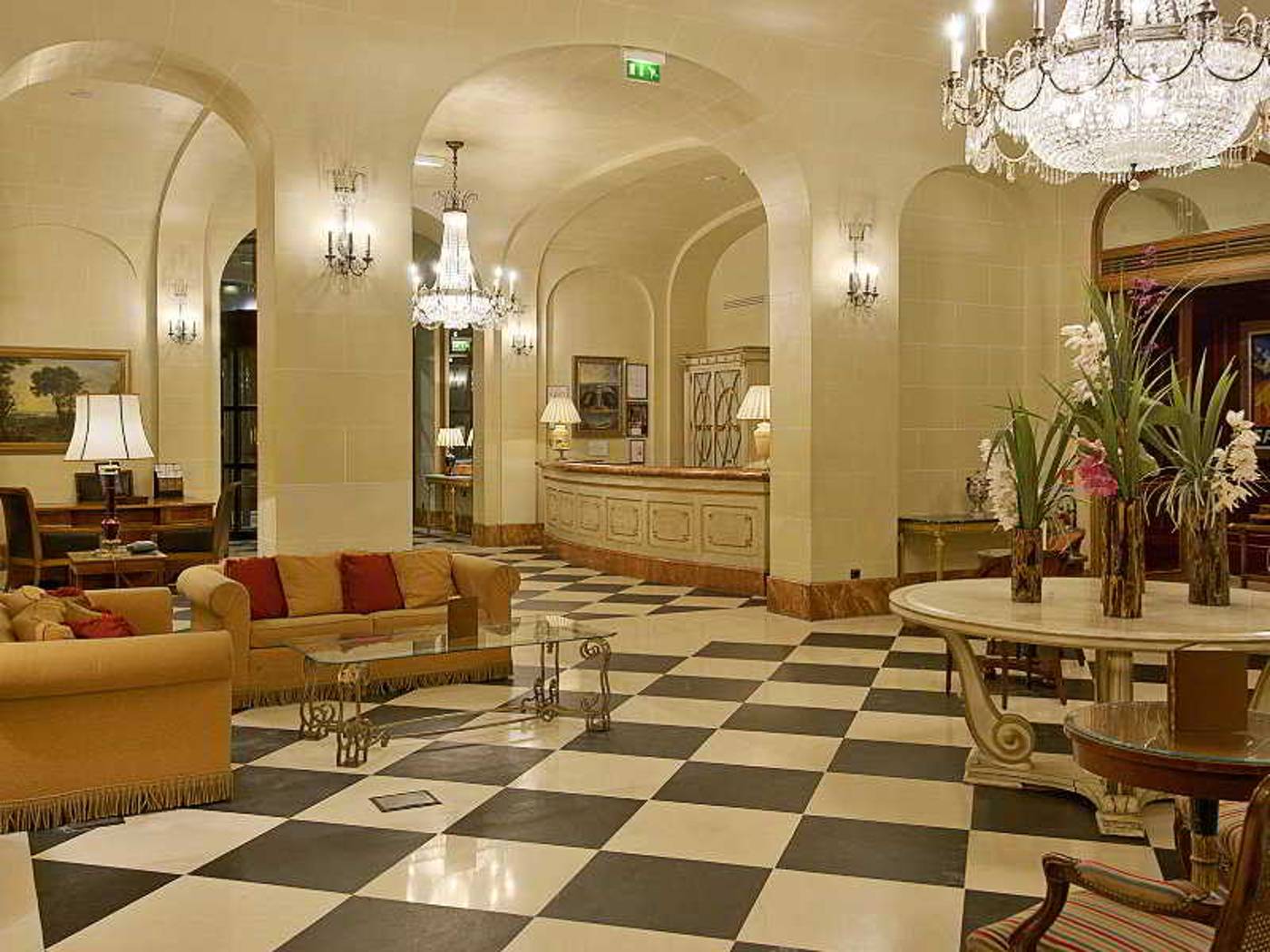 M-Social-Hotel-Paris-Lobby-12