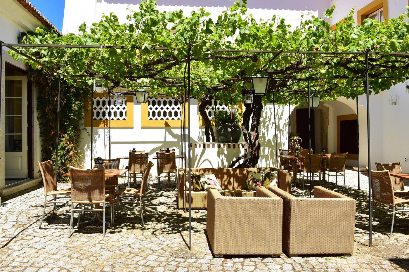 Pousada-Convento-de-Evora-Terrace-26