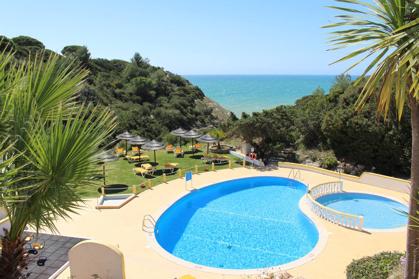 Rocha-Brava-Pool-17