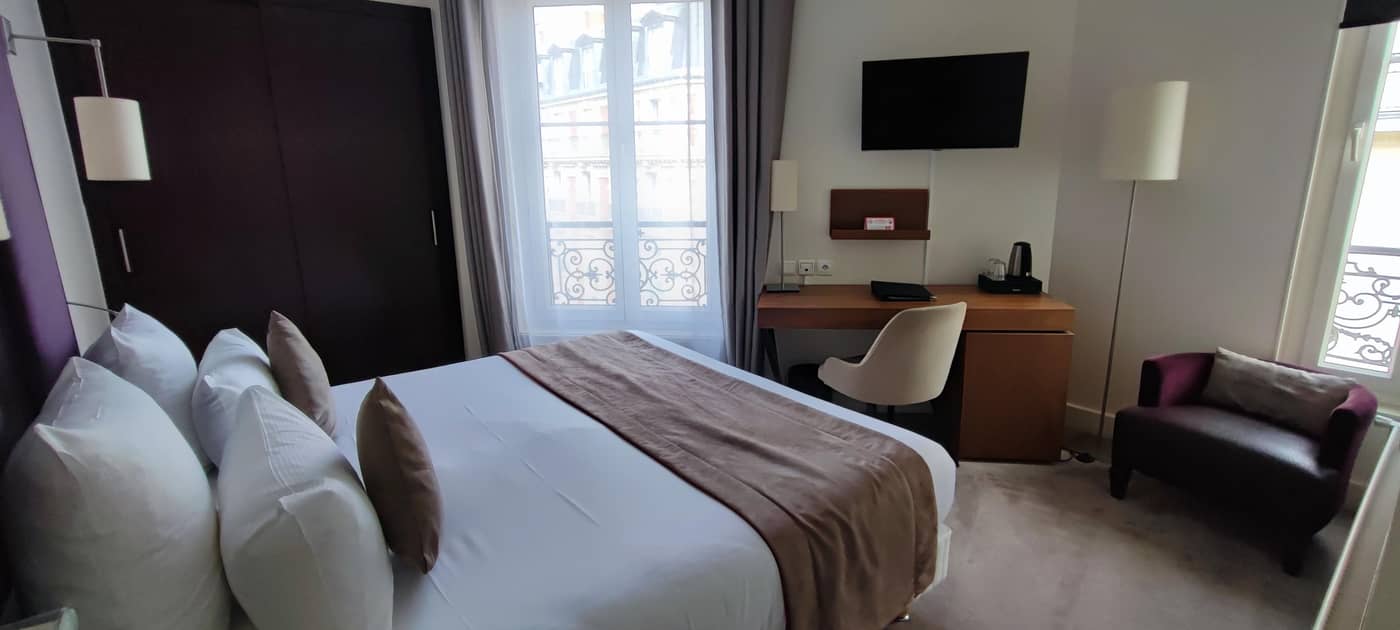 Hotel-Elysees-Bassano-Room-39