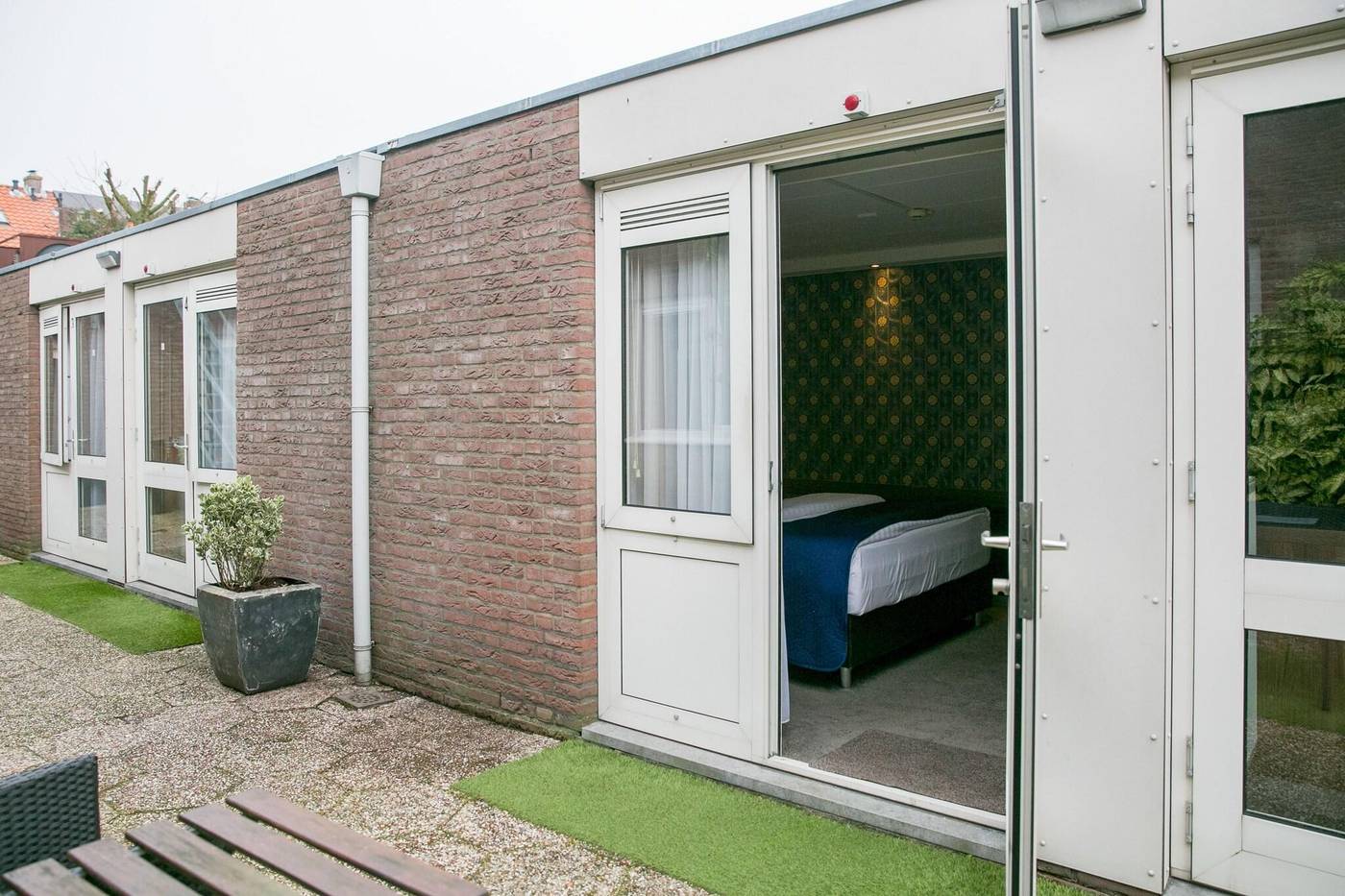 Hotel-Zwanenburg-Amsterdam-Airport-Terrace-2