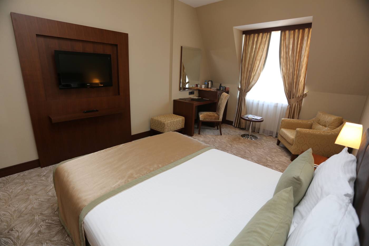 The-Green-Park-Hotel-Merter-Room-16