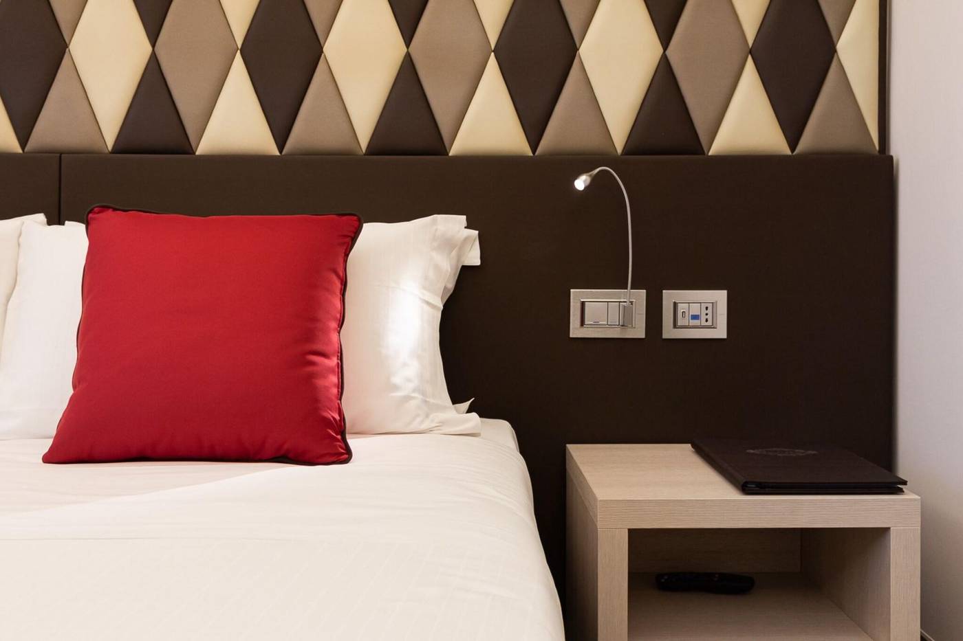 Harry-s-Bar-Trevi-Hotel---Restaurant-Room-36