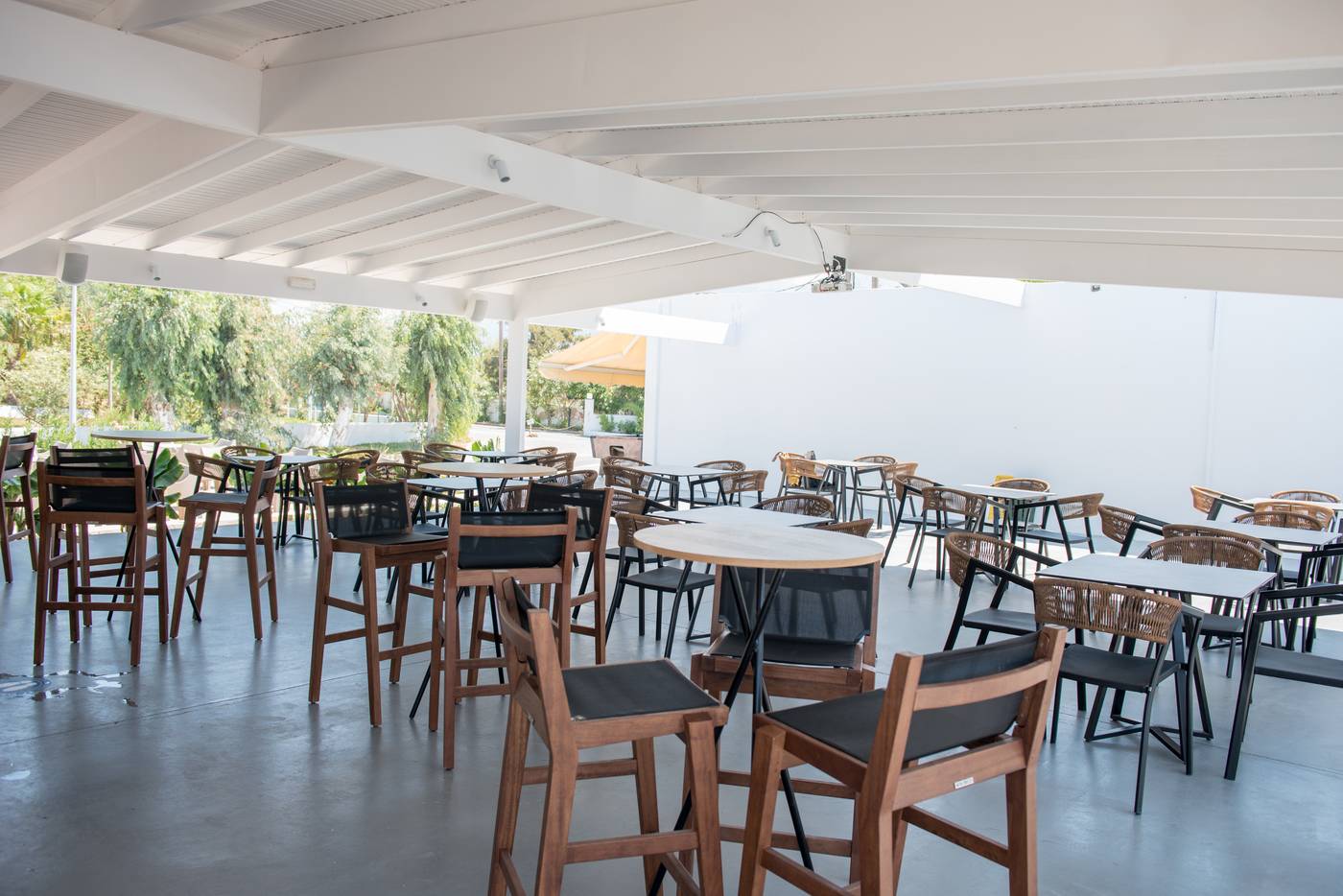 Summer-Village-Hotel-Bar-19
