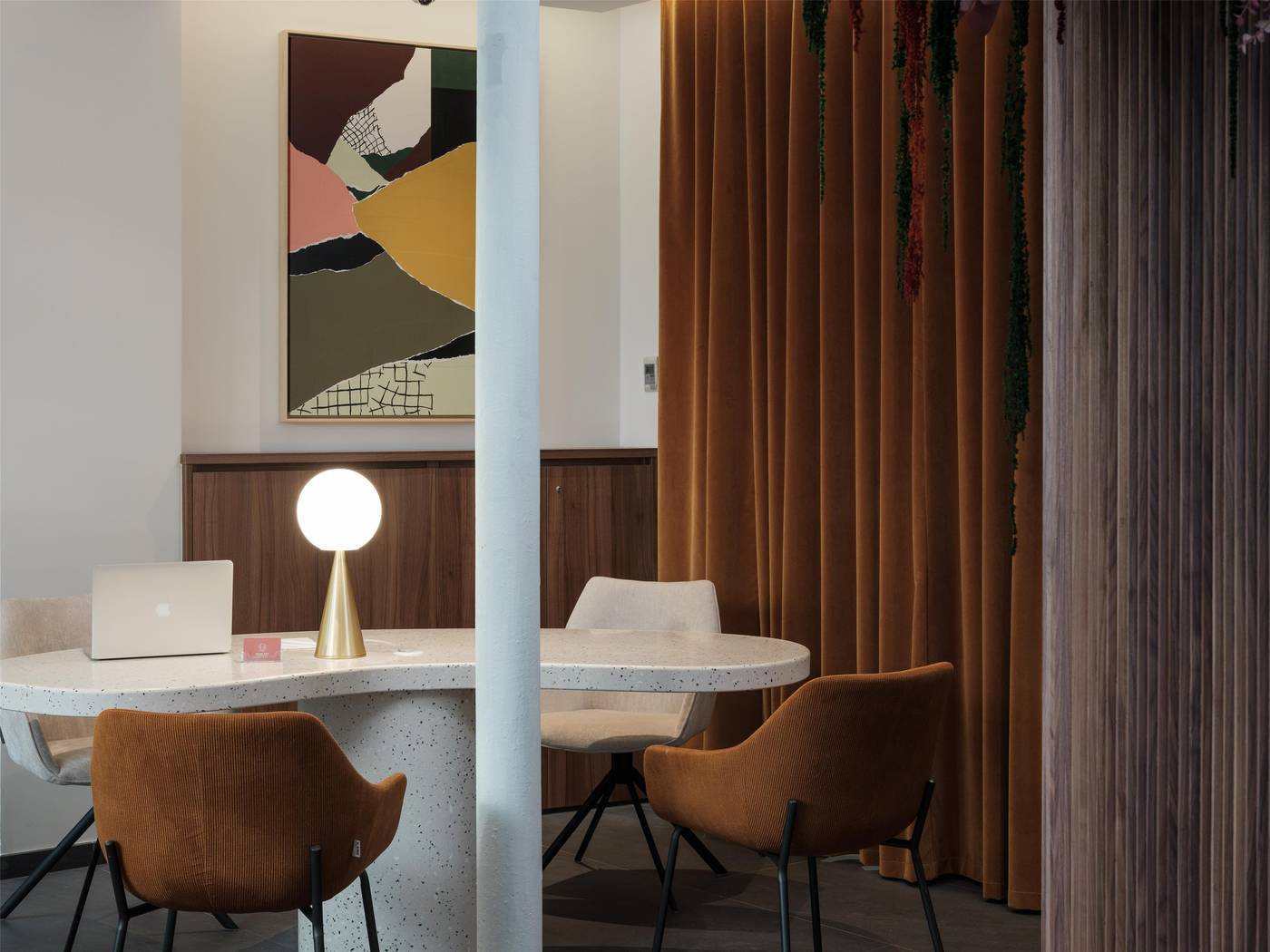 Seven-Hotel-Lobby-18