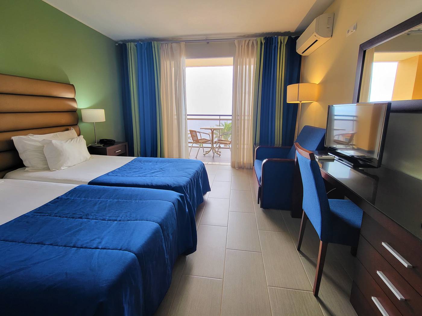 Hotel-Cais-da-Oliveira-Room-26