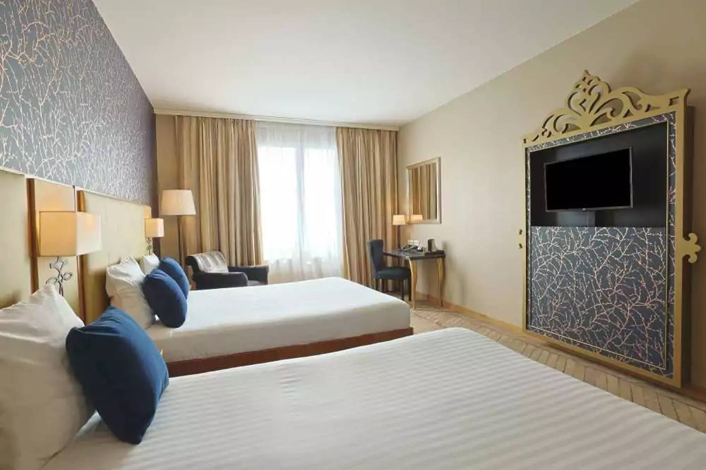 Dream-Castle-Paris-Room-24