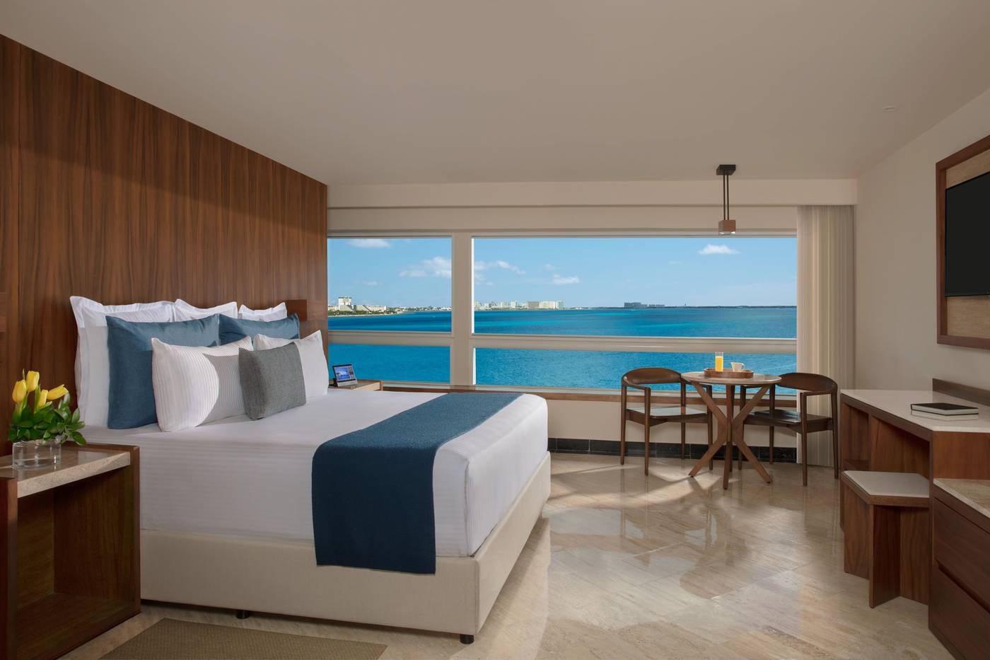 Dreams-Sands-Cancun-Resort---Spa-Room-17