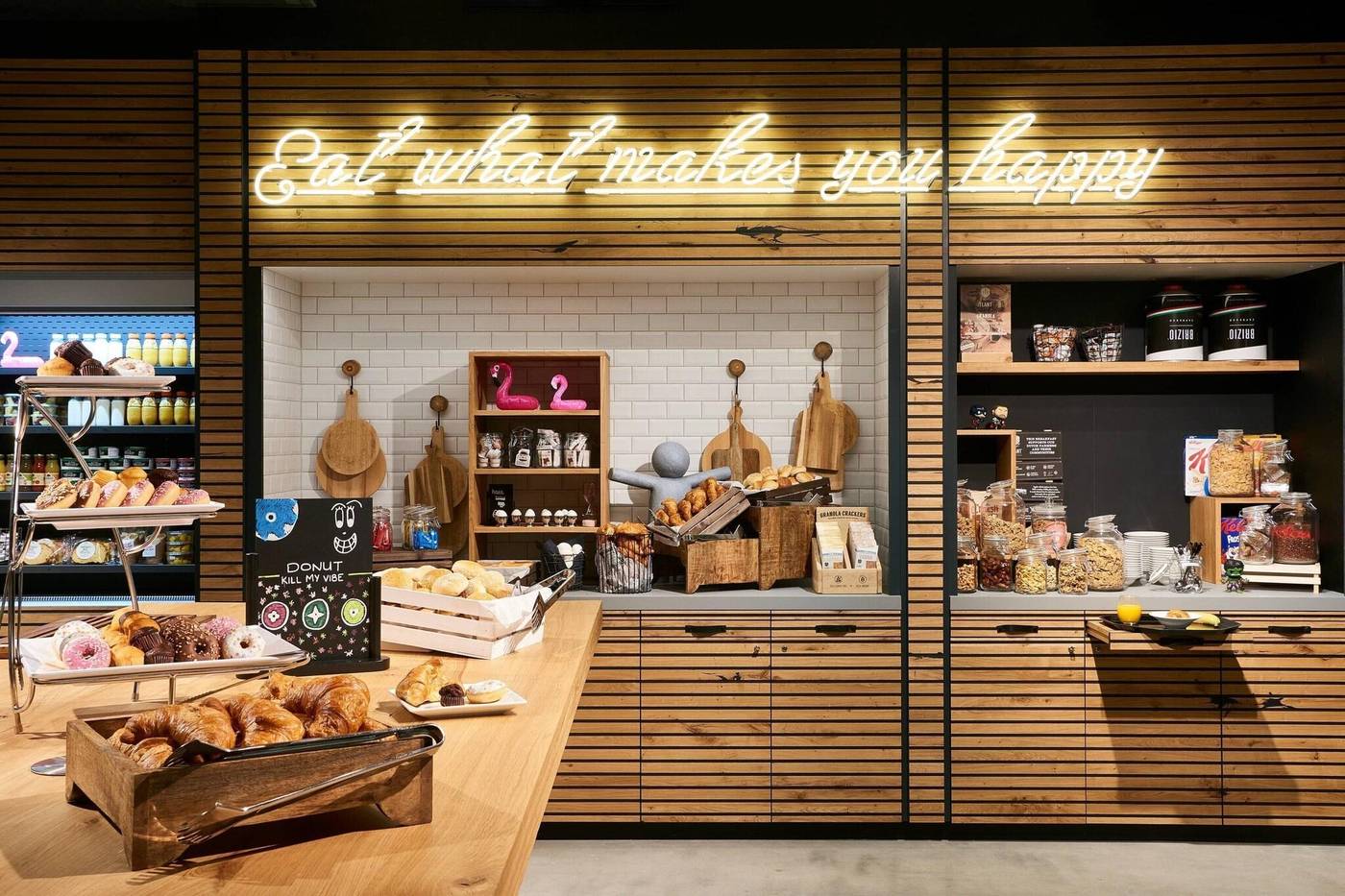 Moxy-Amsterdam-Schiphol-Airport-Restaurant-17