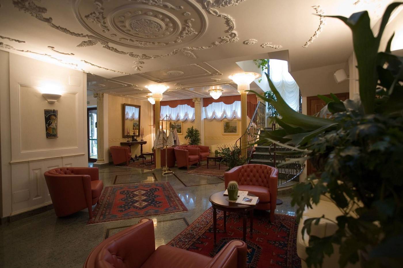 Hotel-Plaza-Lobby-14