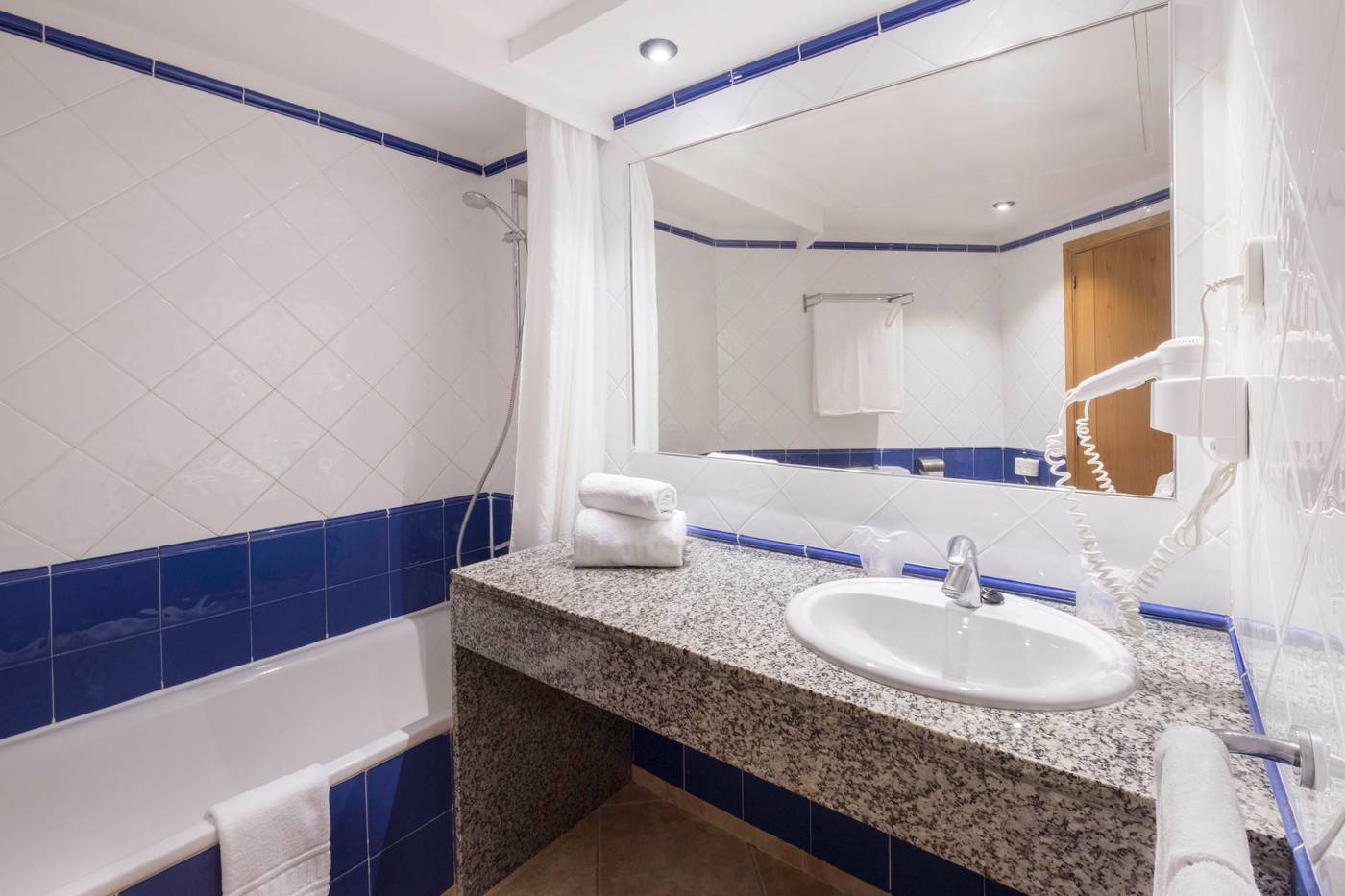 Rosamar-Aparthotel-All-Inclusive-Room-46