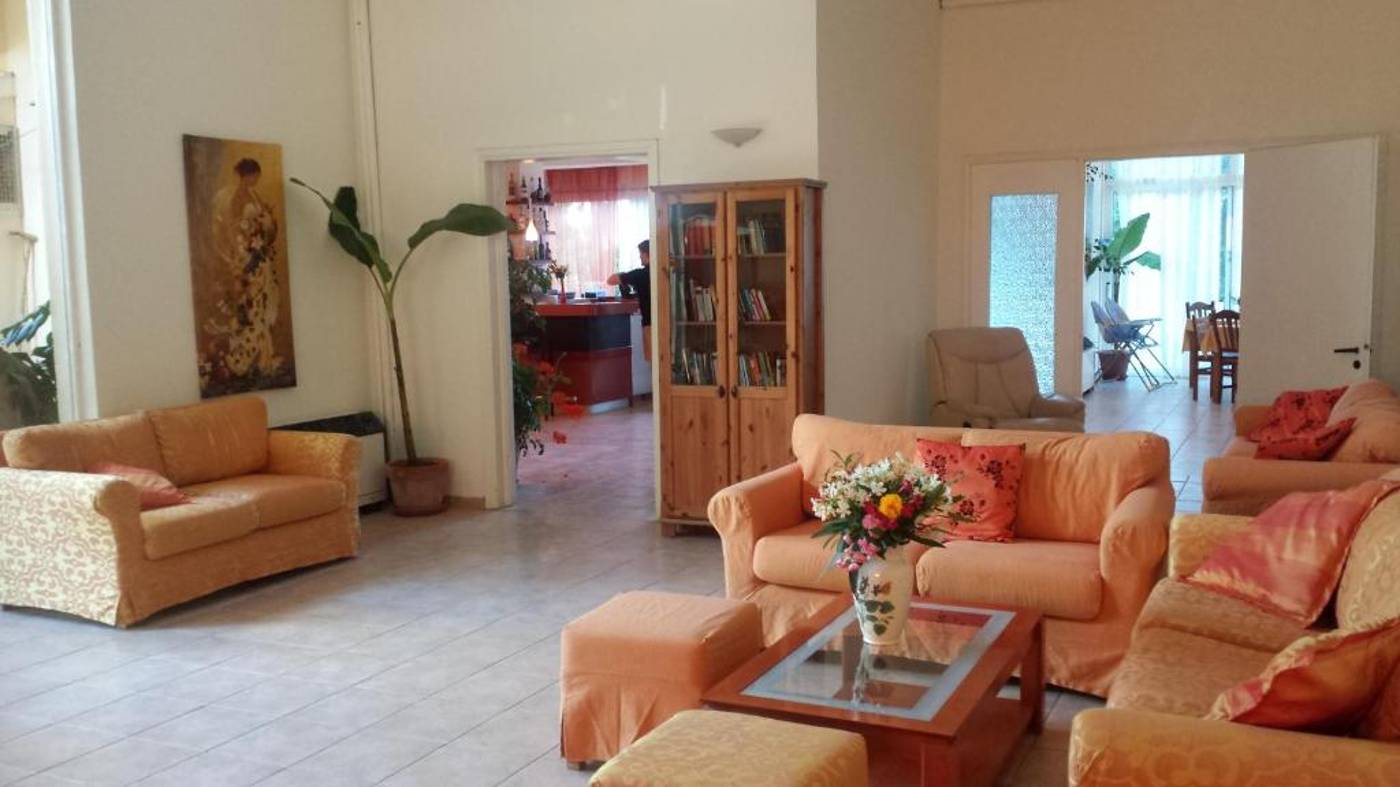 Ipsos-Beach-Lobby-21