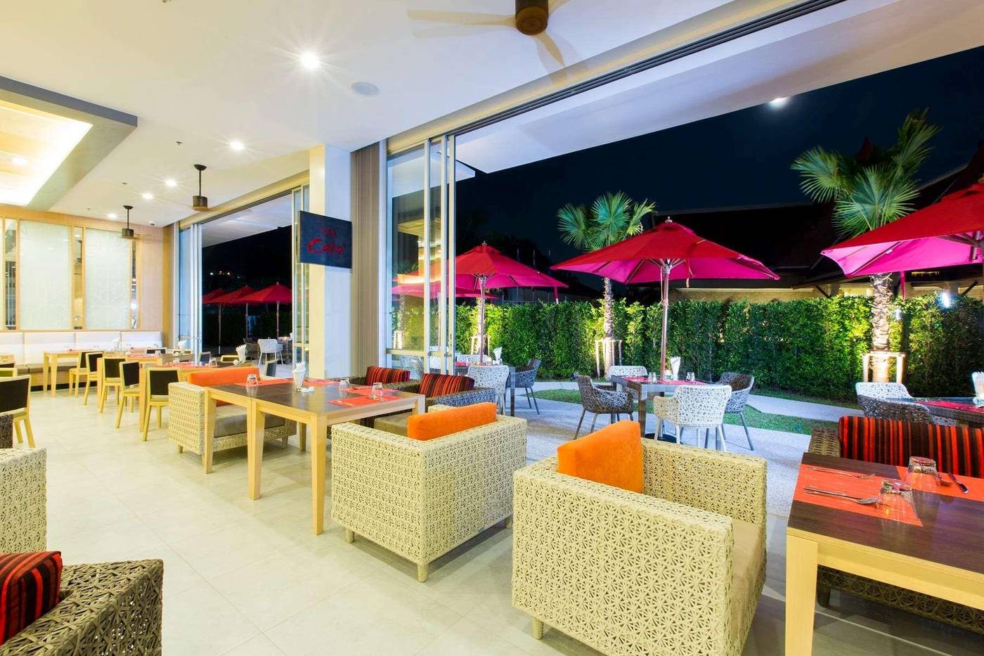 Ramada-By-Wyndham-Phuket-Deevana-Restaurant-13