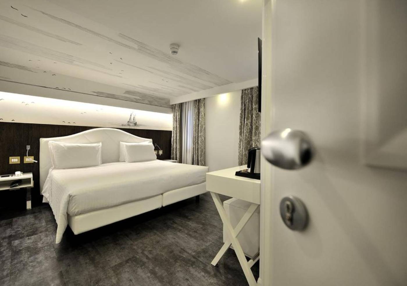 Al-Theatro-Palace-Room-19