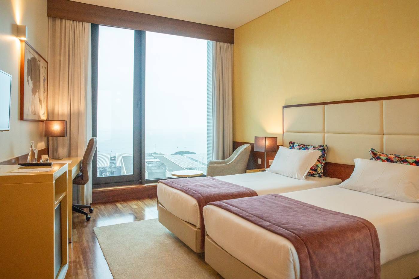 VIP-Executive-Arts-Hotel-Room-18